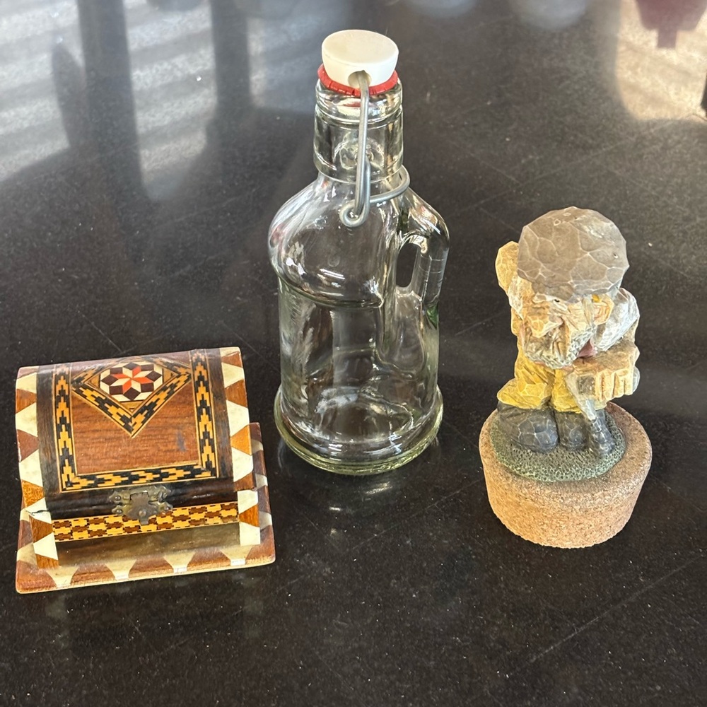 Vintage Glass Bottle Treasure Chest Trinkets - Picture 2 of 12